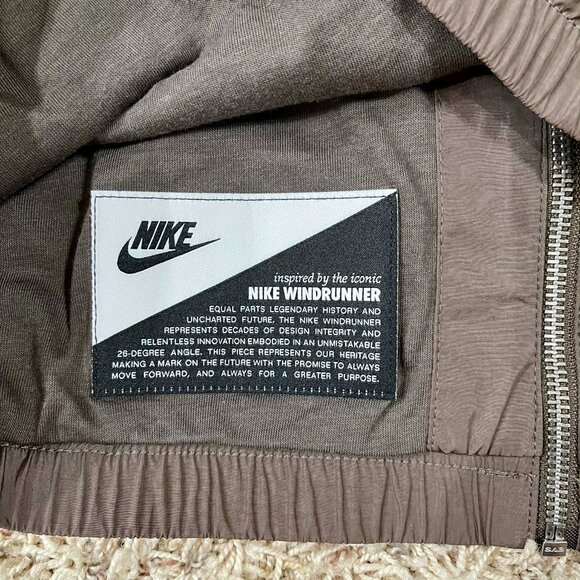 Nike Windrunner Women's Loose UV Woven Full-Zip Jacket FV6304-004, Size S (New) - Picture 11 of 14
